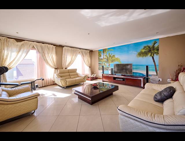 5 BEDROOM CLUSTER FOR SALE IN BARBEQUE DOWNS